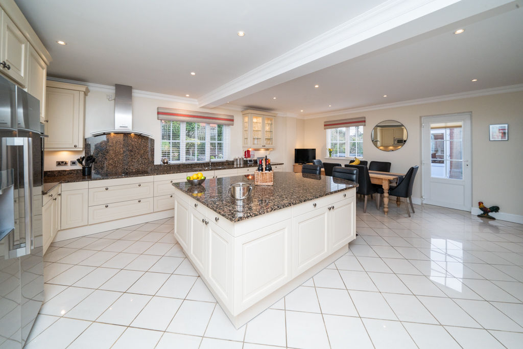 KITCHEN/DINER- click for photo gallery